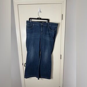 NWT Torrid Bombshell Flare Emerson Medium Wash Jeans‎ Size 26S